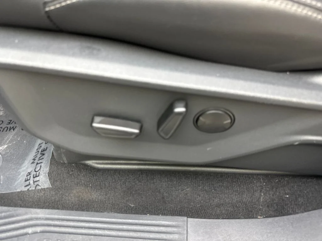Used 2025 Silver Ford Platinum image 30