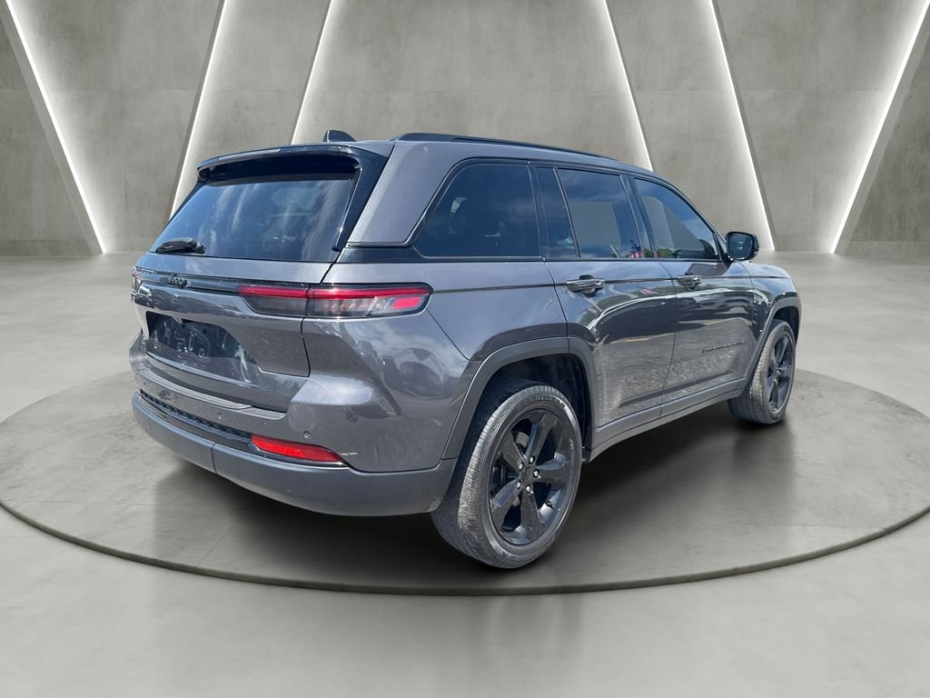 Used 2023 Gray Jeep Altitude X image 7