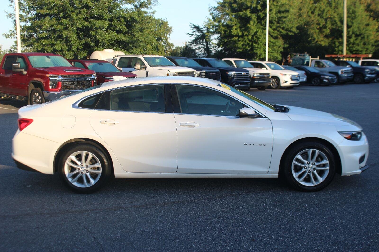 Used 2017 IRIDESCENT PEARL TRICOAT Chevrolet LT image 7