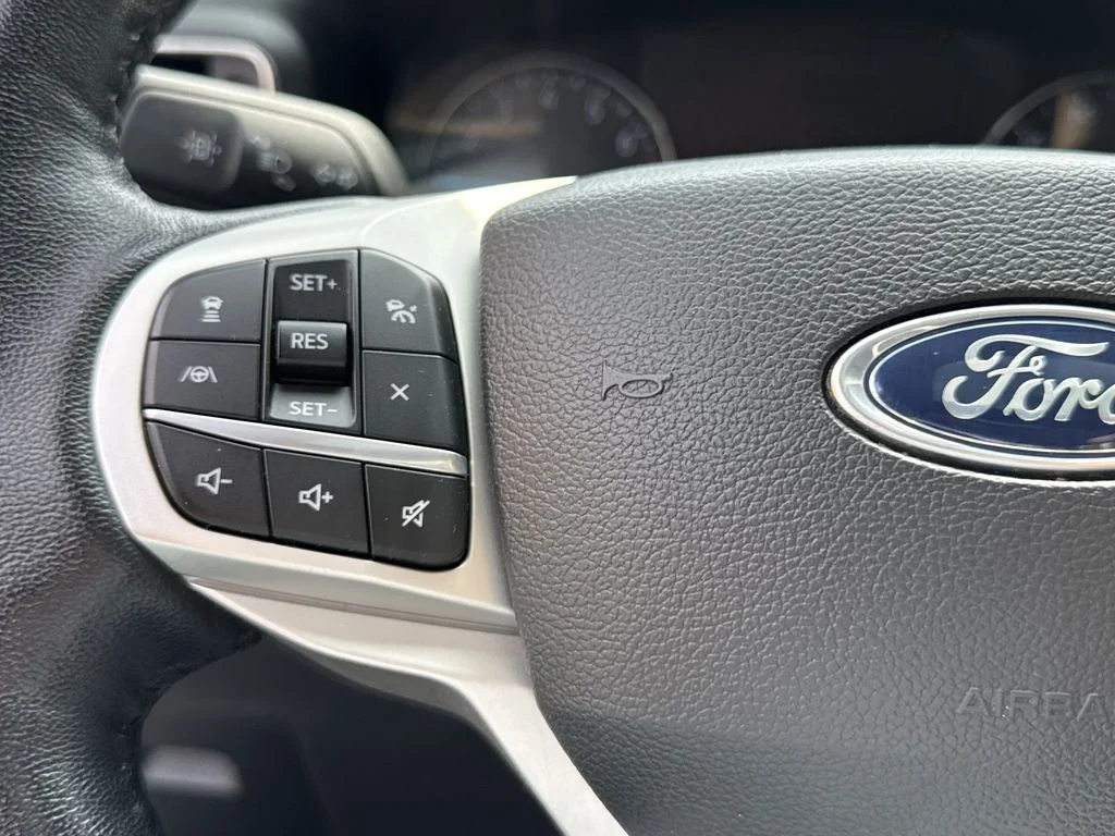 Used 2023 Agate Black Metallic Ford XLT image 24