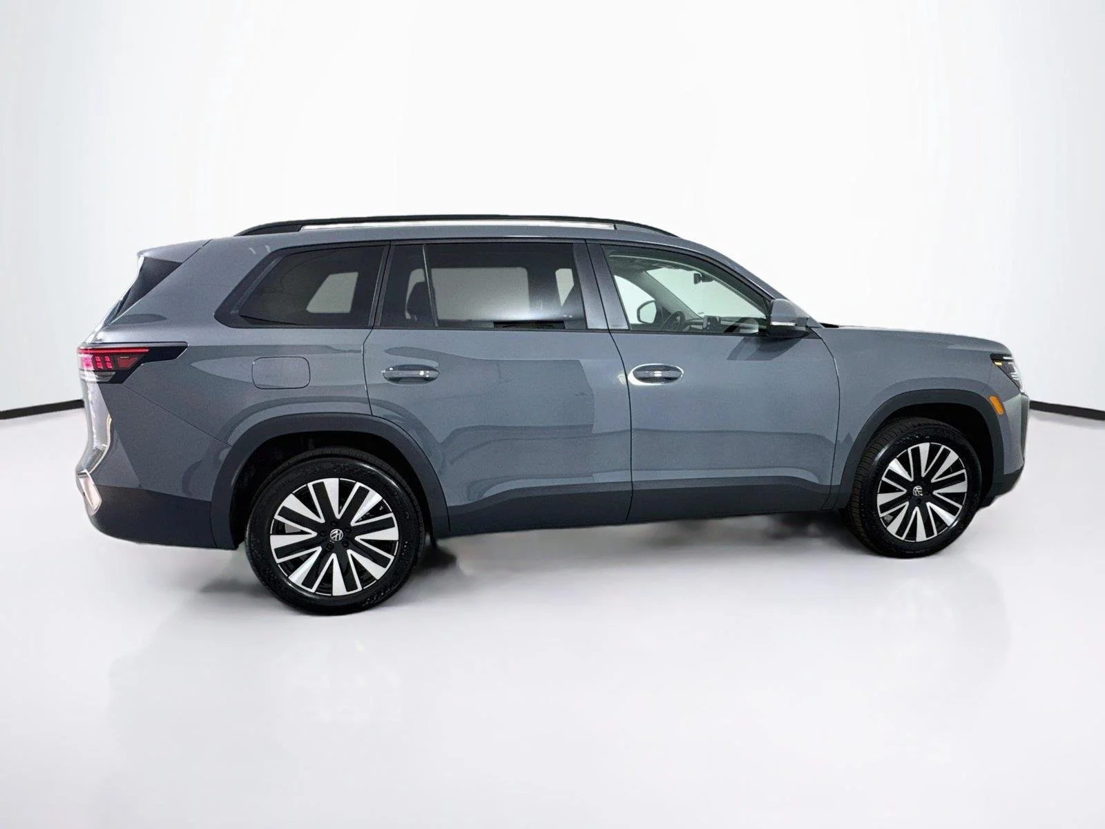 New 2027 Pure Gray Volkswagen SE w/Technology image 8