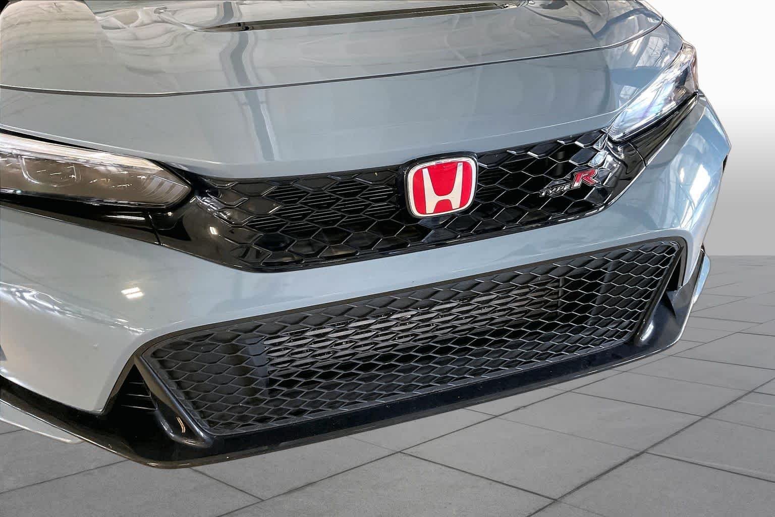 Used 2024 Sonic Gray Pearl Honda  image 29
