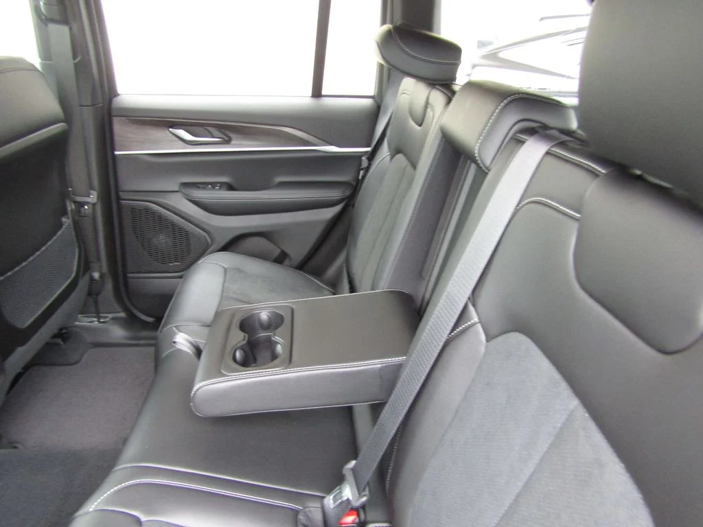 New 2026 Bright White Clearcoat Jeep Altitude image 29