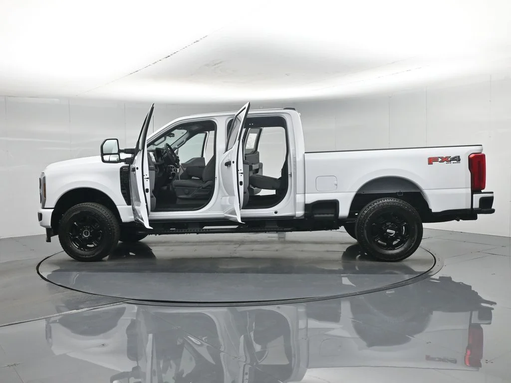 New 2026 Oxford White Ford XL image 32