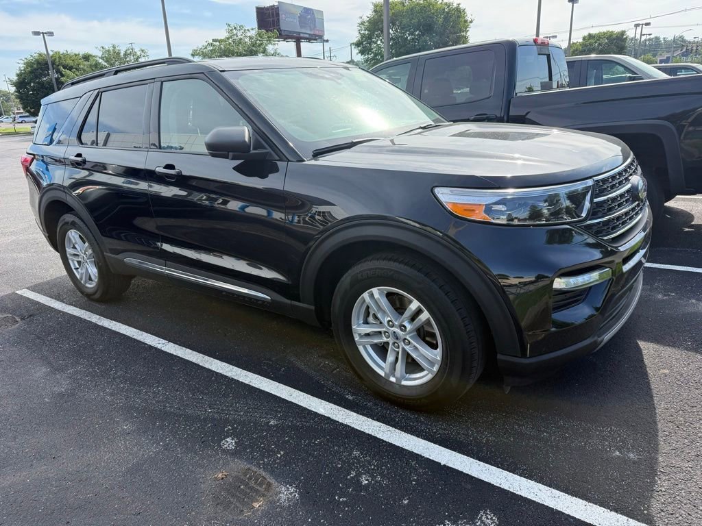 2023 Ford Explorer XLT 4WD's photo
