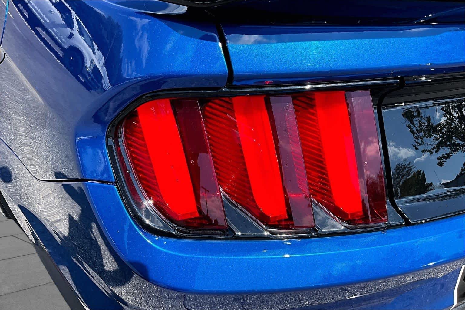 Used 2017 Blue Ford Shelby GT350 image 25