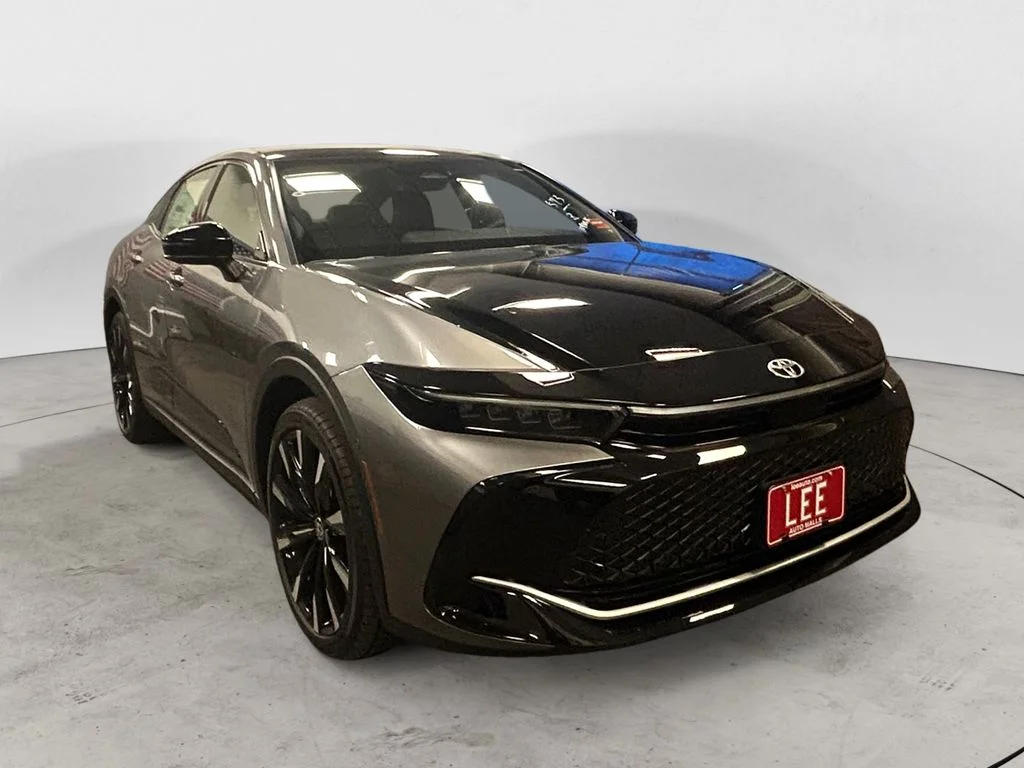 New 2026 Heavy Metal with Black bi-tone Toyota Platinum image 7