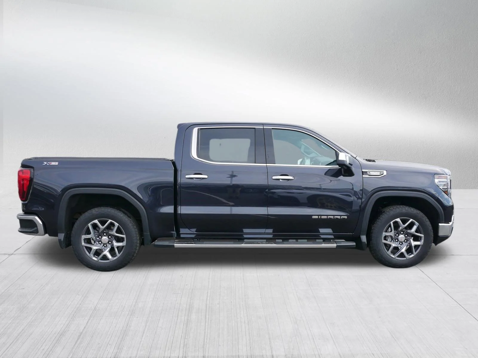 2022 GMC Sierra 1500 SLT - Photo 8
