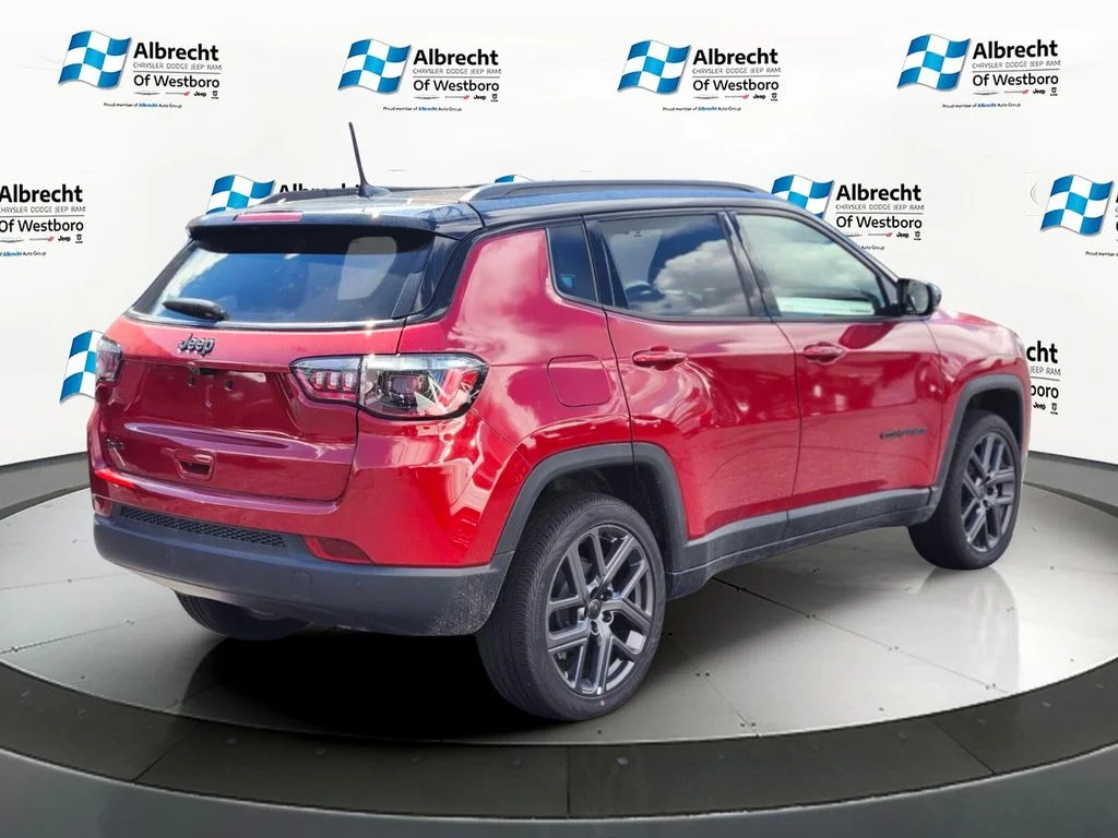 New 2026 Red Hot Pearl-Coat Exterior Paint Jeep Limited image 5