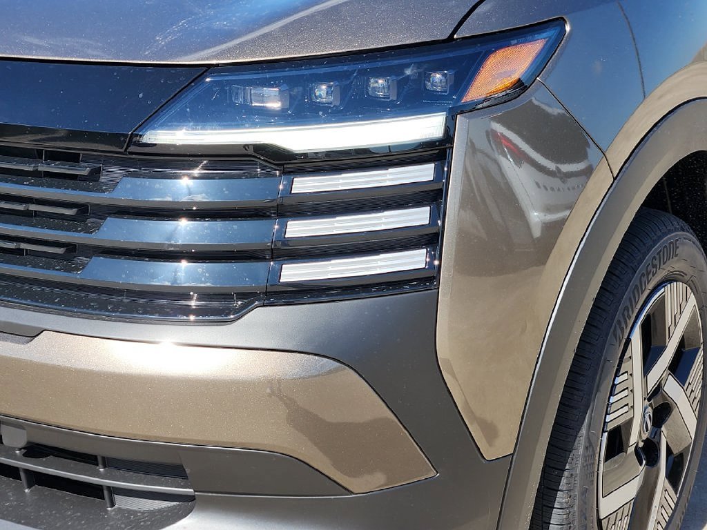 New 2027 Canyon Bronze Metallic Nissan SV image 7