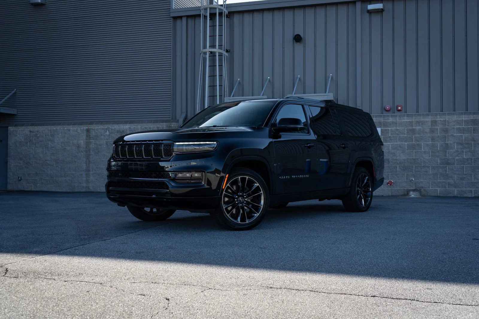 Used 2024 Diamond Black Jeep Series II image 3