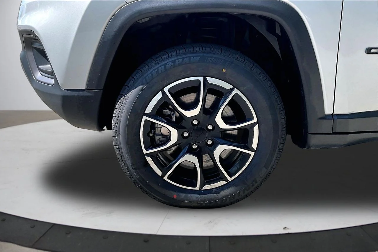 Used 2024 Silver Jeep Trailhawk image 29