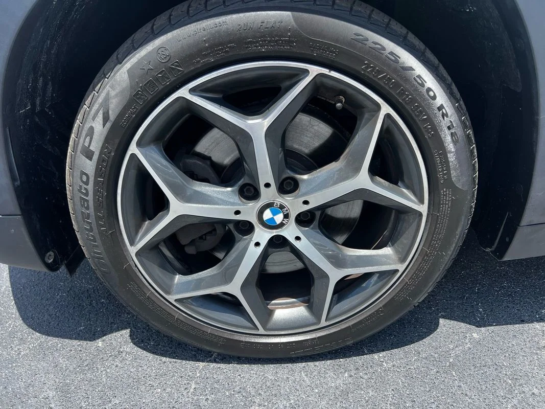 Used 2018  BMW xDrive28i image 27