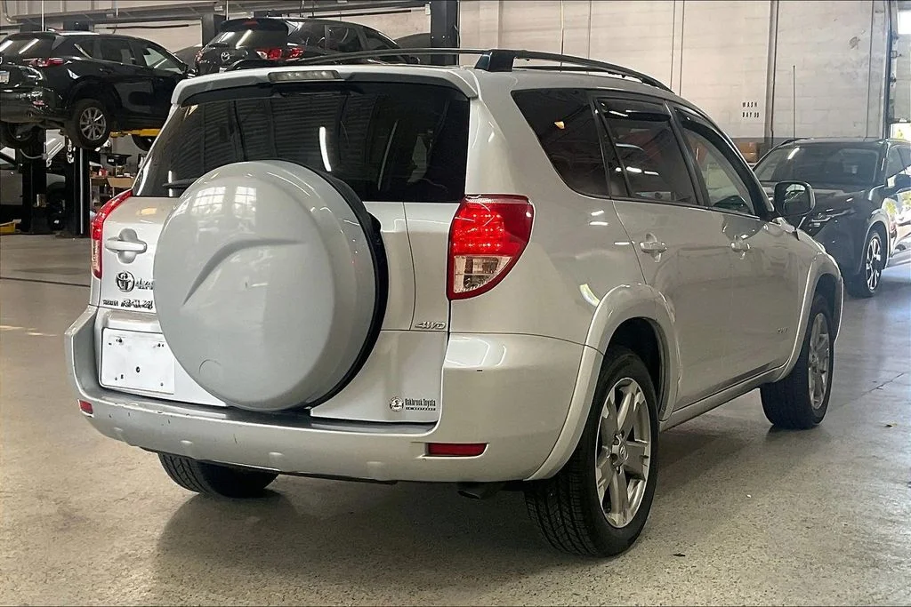 Used 2008 Silver Toyota Sport image 13
