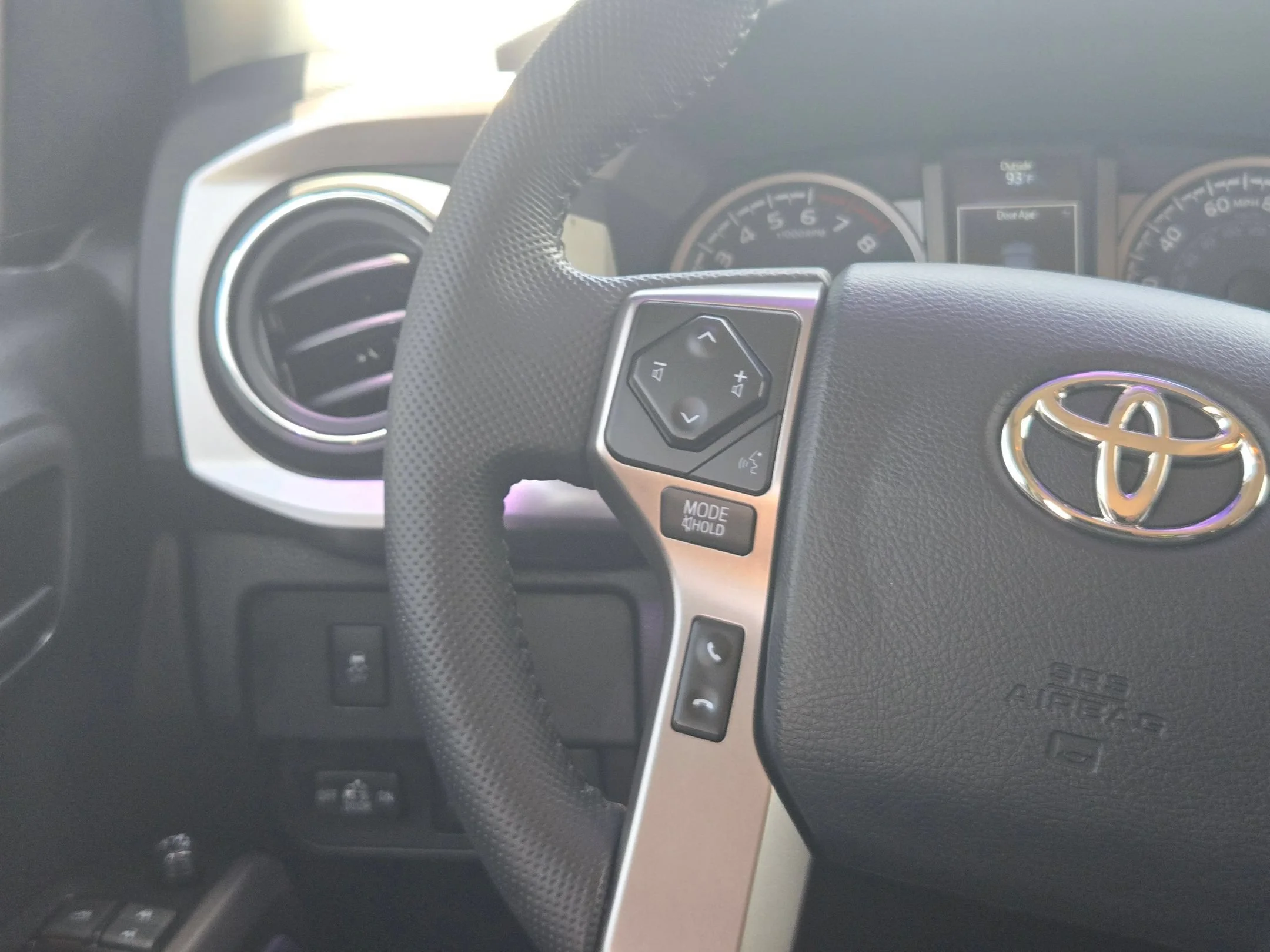Used 2023 White Toyota SR5 image 18