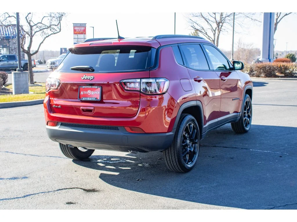 New 2026 Red Hot Pearlcoat Jeep Latitude Altitude image 7