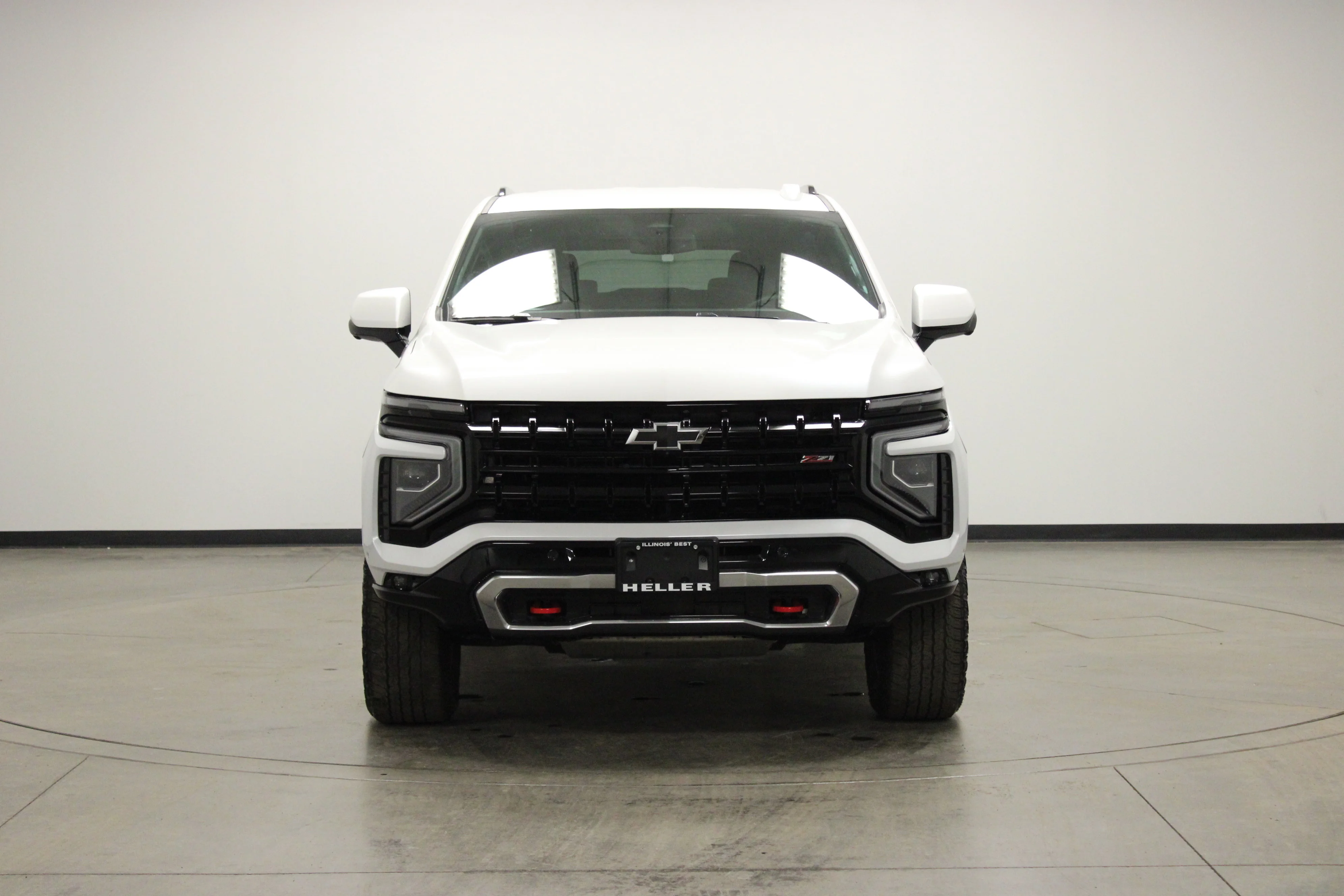 Used 2025 Iridescent Pearl Tricoat Chevrolet Z71 image 3