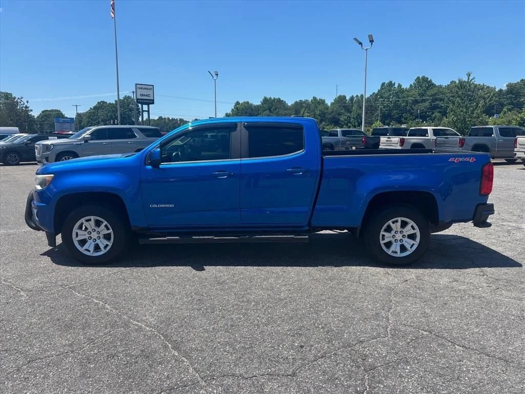 Used 2018 KINETIC BLUE METALLIC Chevrolet 4WD LT image 23