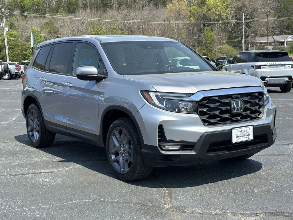 Used 2022 Silver Honda EX-L image 4