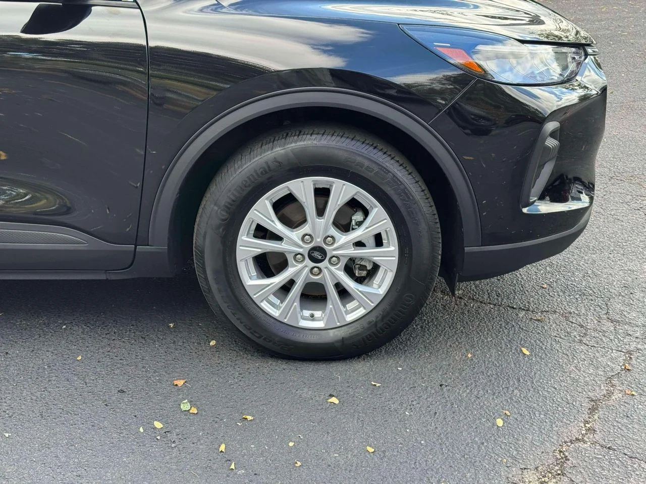 Used 2023 Agate Black Metallic Ford Active image 9