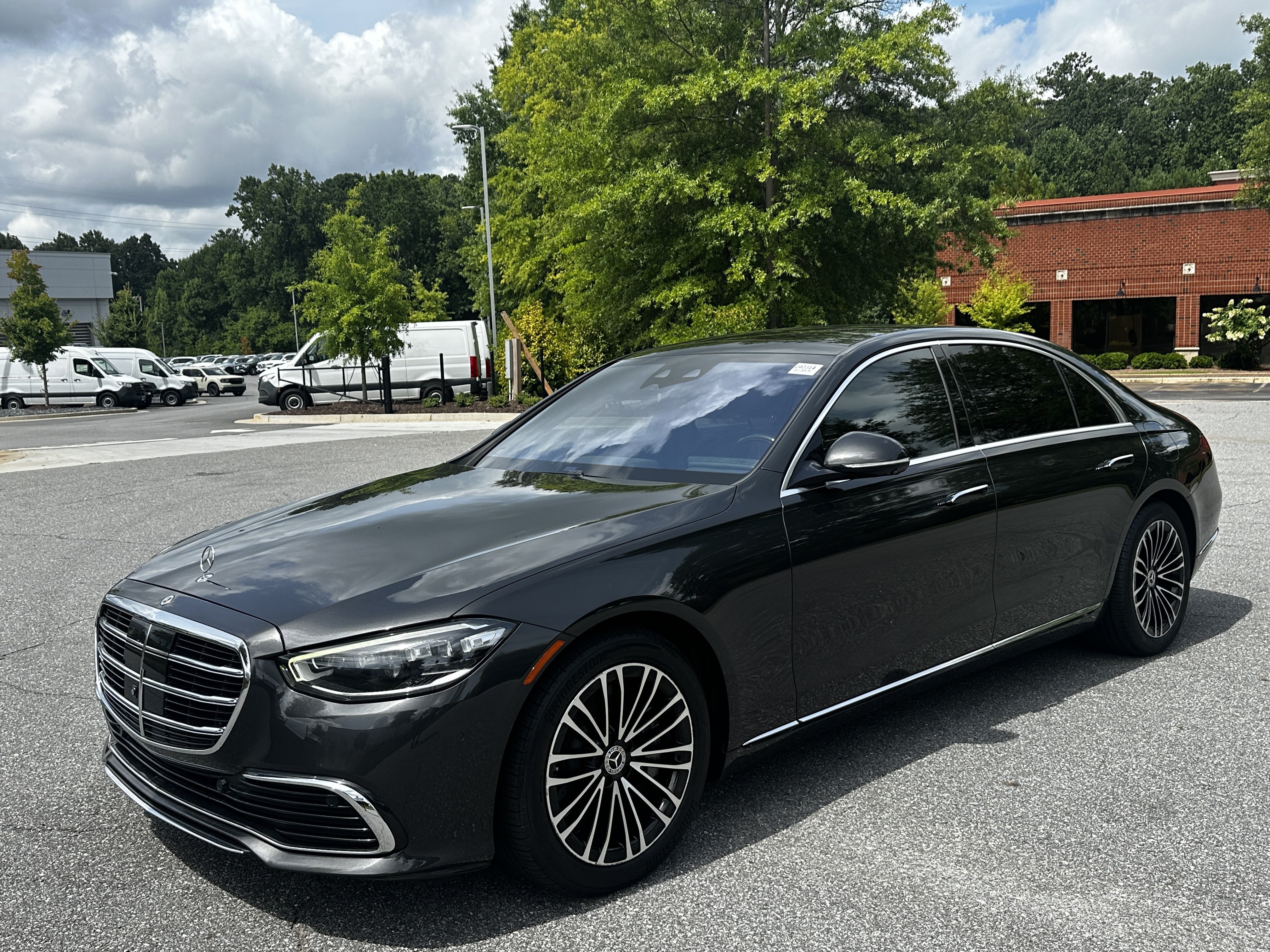 Certified Used 2023 Gray Mercedes-Benz S 580e image 4