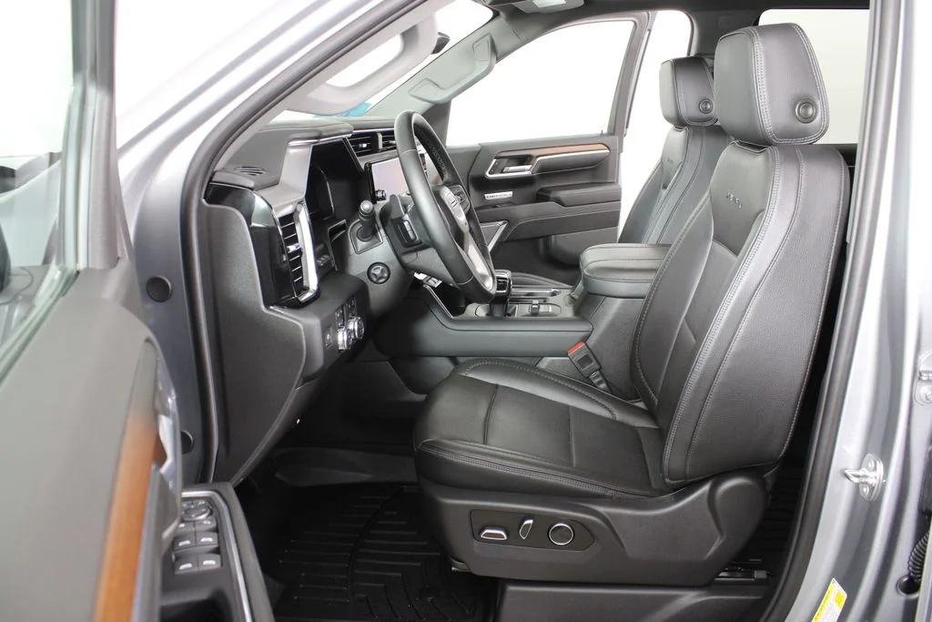 Used 2024 Silver GMC Denali image 24
