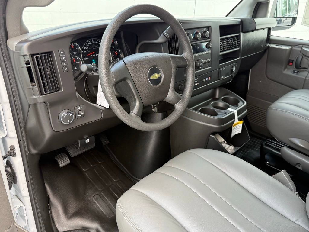 2025 Chevrolet Express Cargo Work Van - Photo 20