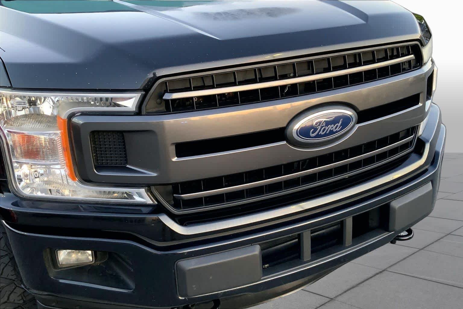 Used 2018 Shadow Black Ford XLT image 28