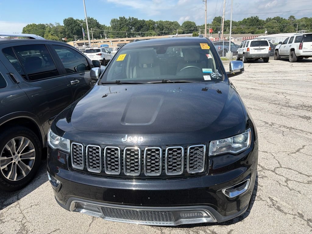 Used 2018 Diamond Black Jeep Limited image 2