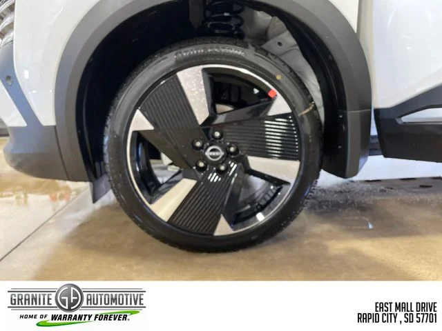 New 2026 Aspen White TriCoat / Super Black Two-tone Nissan SR image 26
