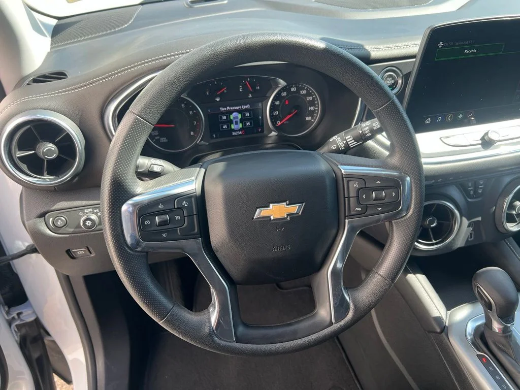 Used 2025 Summit White Chevrolet LT image 12
