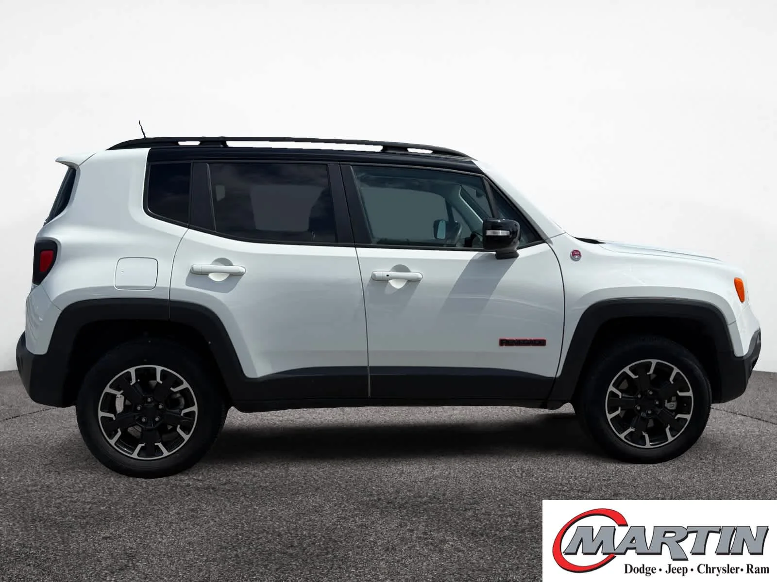 Used 2023 Alpine White Clearcoat Jeep Trailhawk image 4