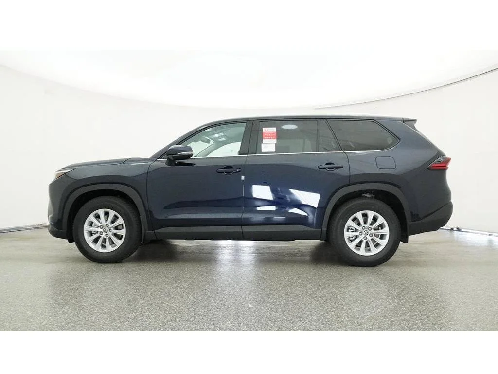 Used 2025  Toyota XLE image 25