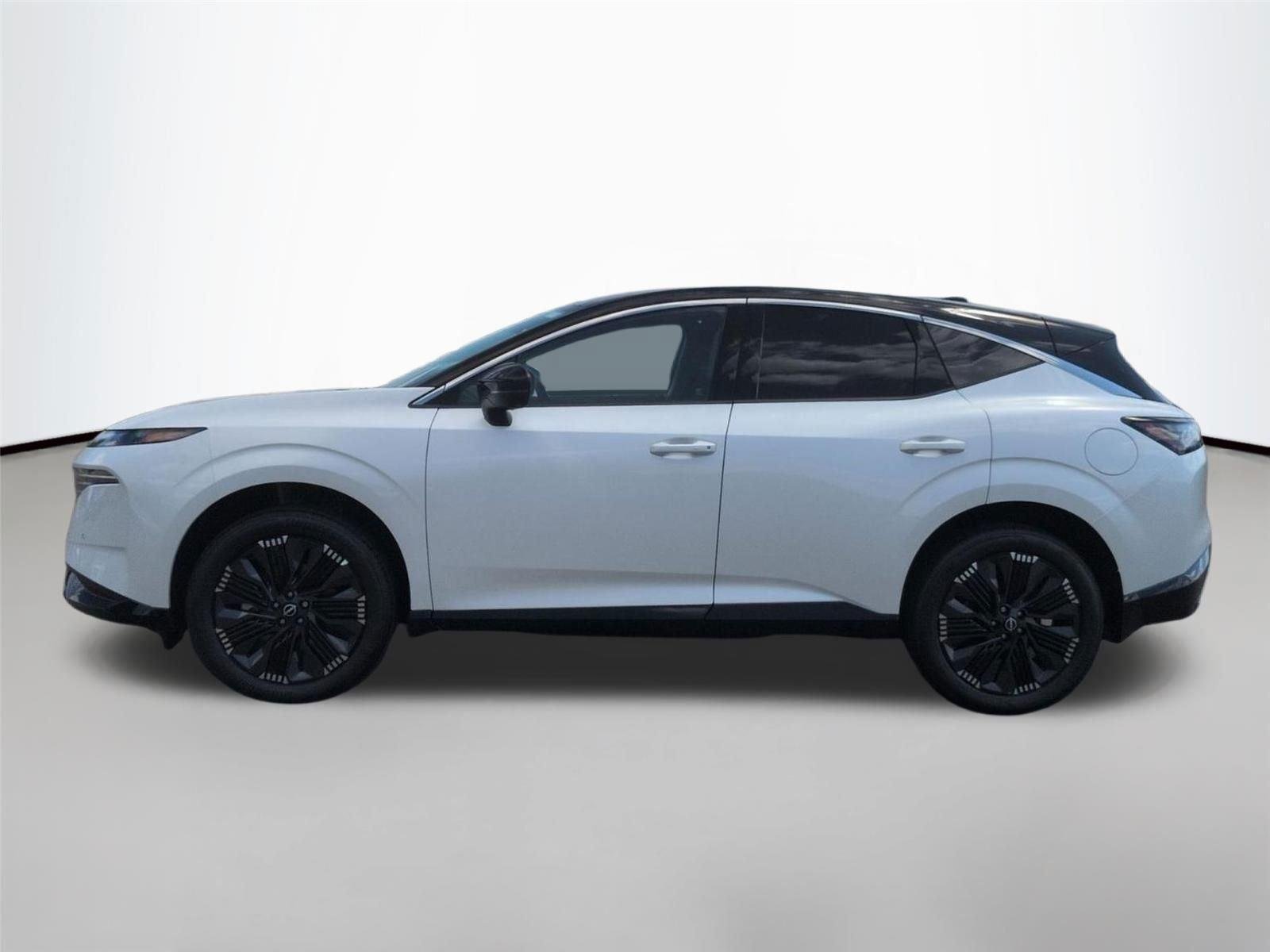 New 2026 Everest White Pearl TriCoat / Super Black Two-tone Nissan Platinum image 1