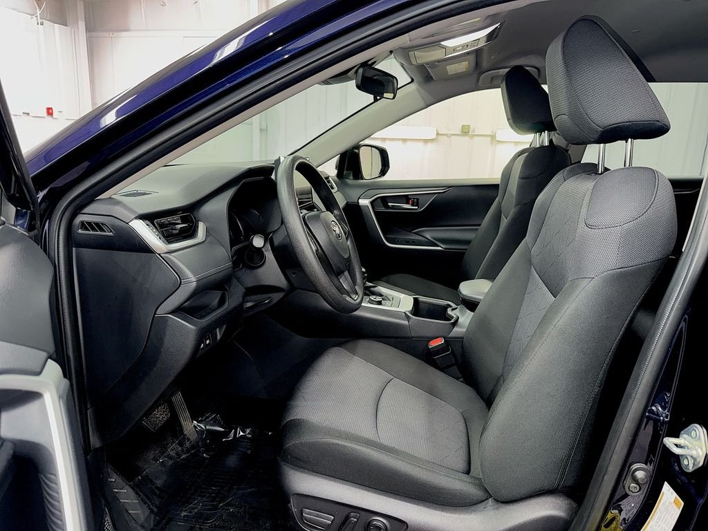 Used 2025  Toyota XLE image 12