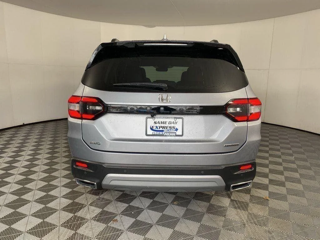 Used 2023 Lunar Silver Metallic Honda Touring image 8