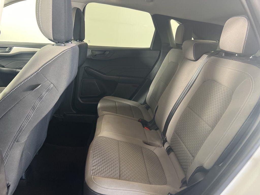 Used 2022 Oxford White Ford SE image 17