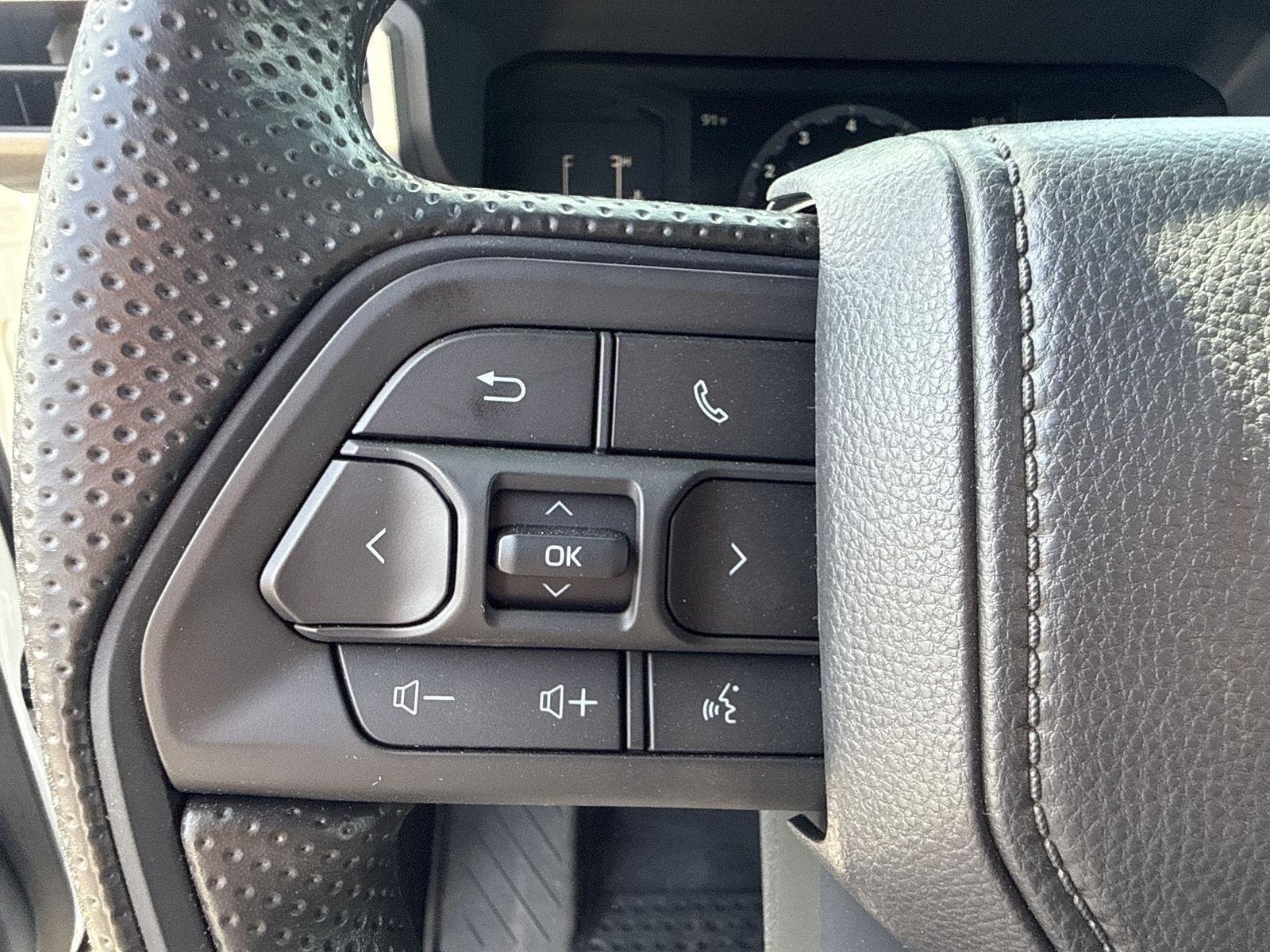 2025 Toyota Tacoma SR5 - Photo 17
