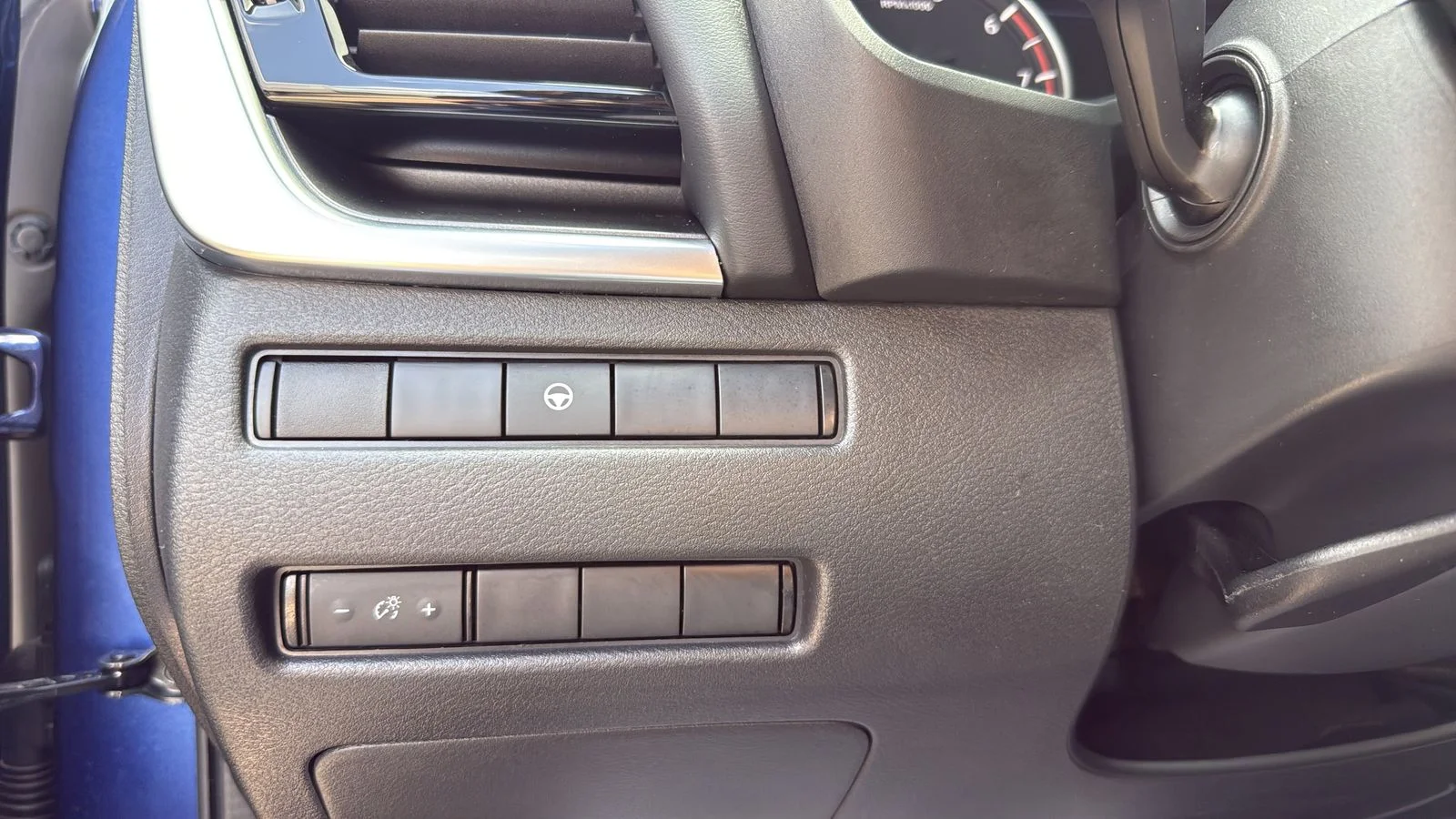 Used 2021 Blue Nissan SV image 17