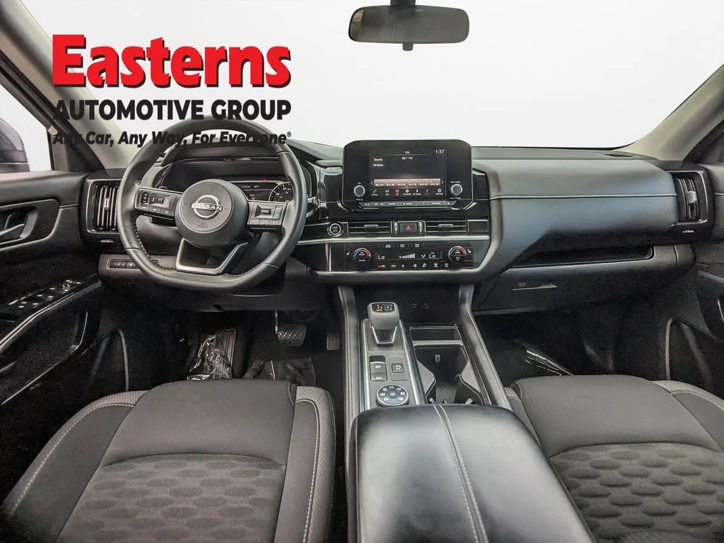 Used 2022 Gray Nissan SV image 21
