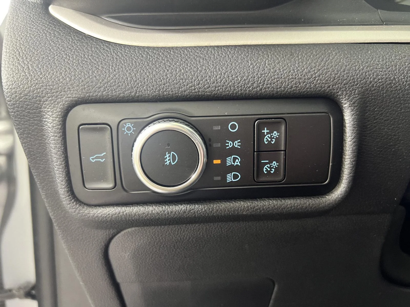 Used 2023 Iconic Silver Ford XLT image 17