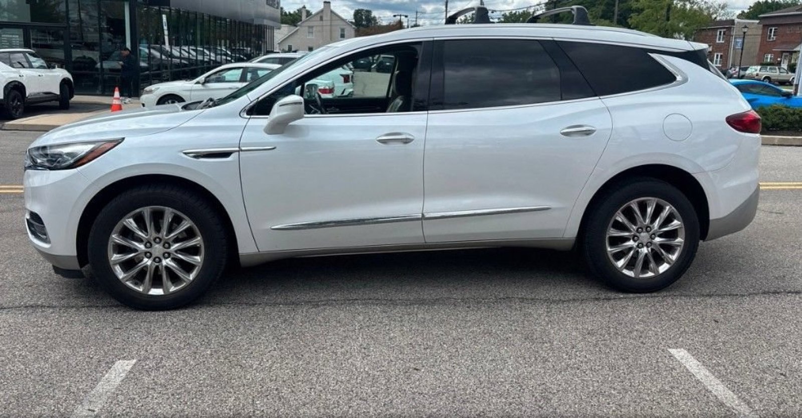 Used 2018 White Frost Tricoat Buick Premium image 2