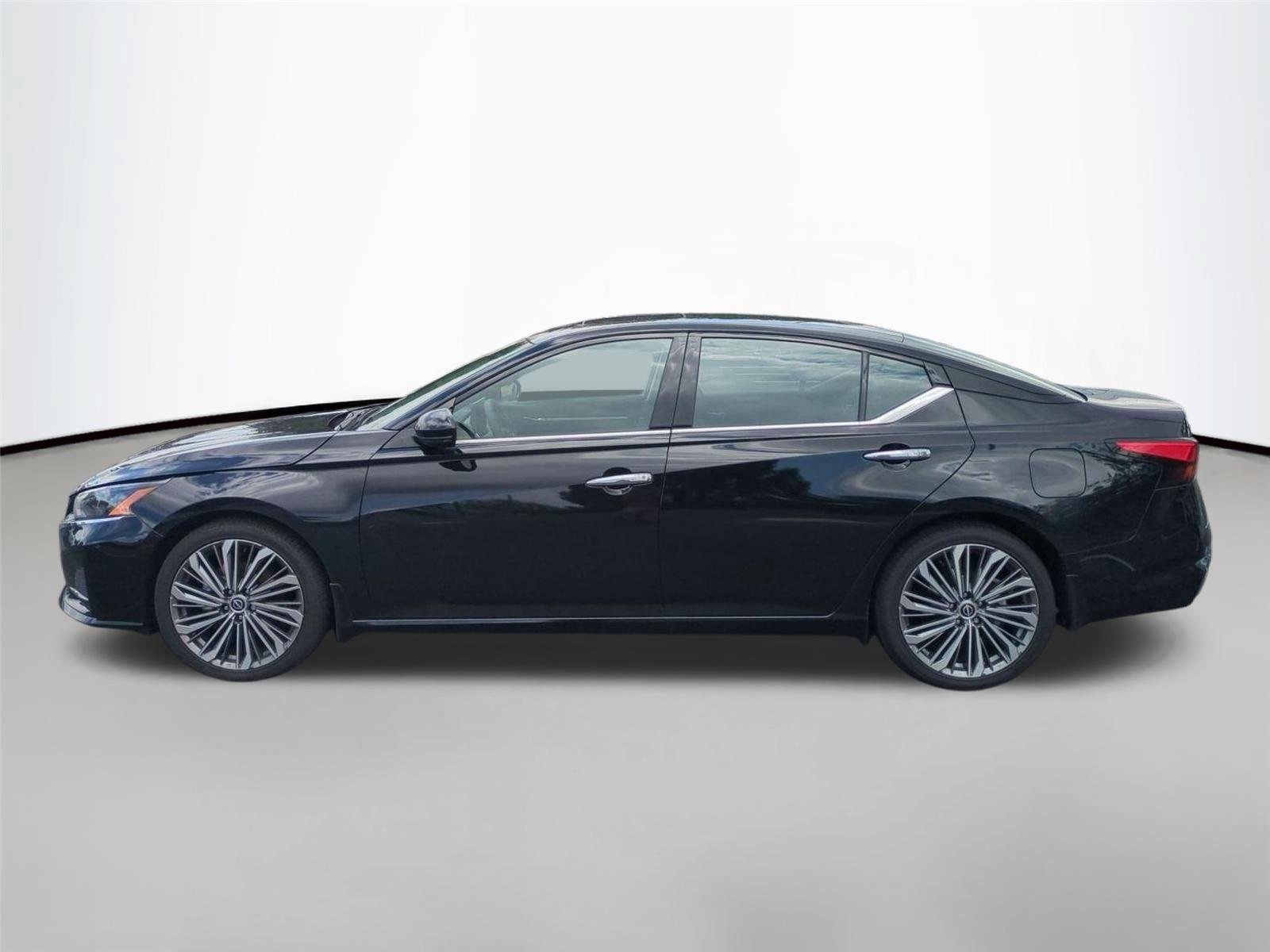 Used 2025 Super Black Nissan SL image 2