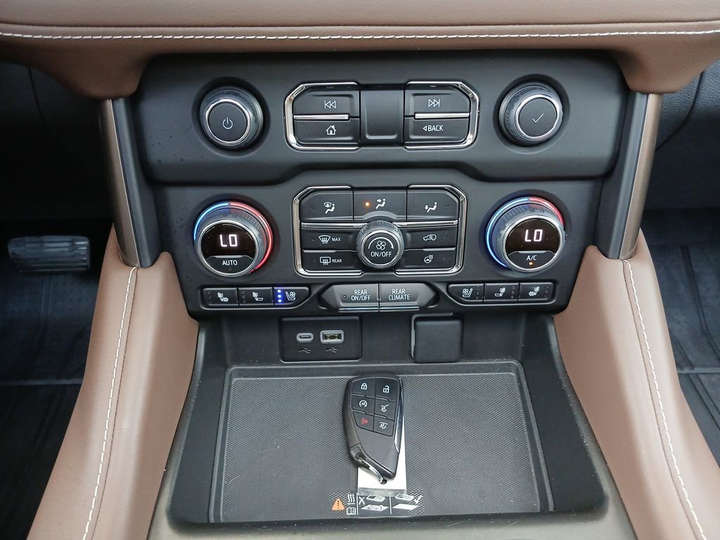 Used 2023 Iridescent Pearl Tricoat Chevrolet High Country image 36