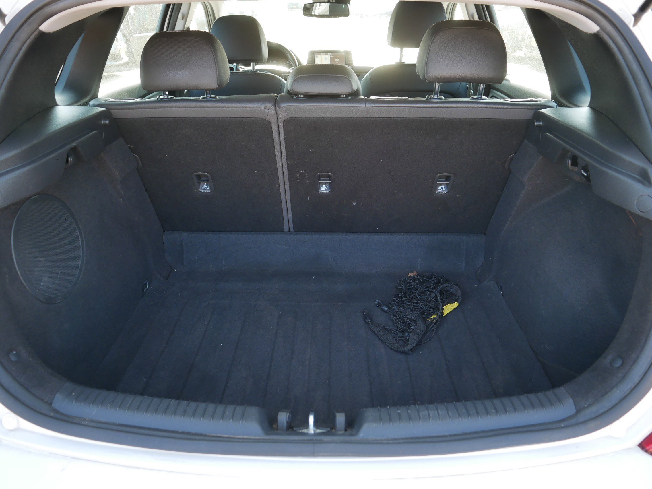 Used 2018 Ceramic White Hyundai  image 18