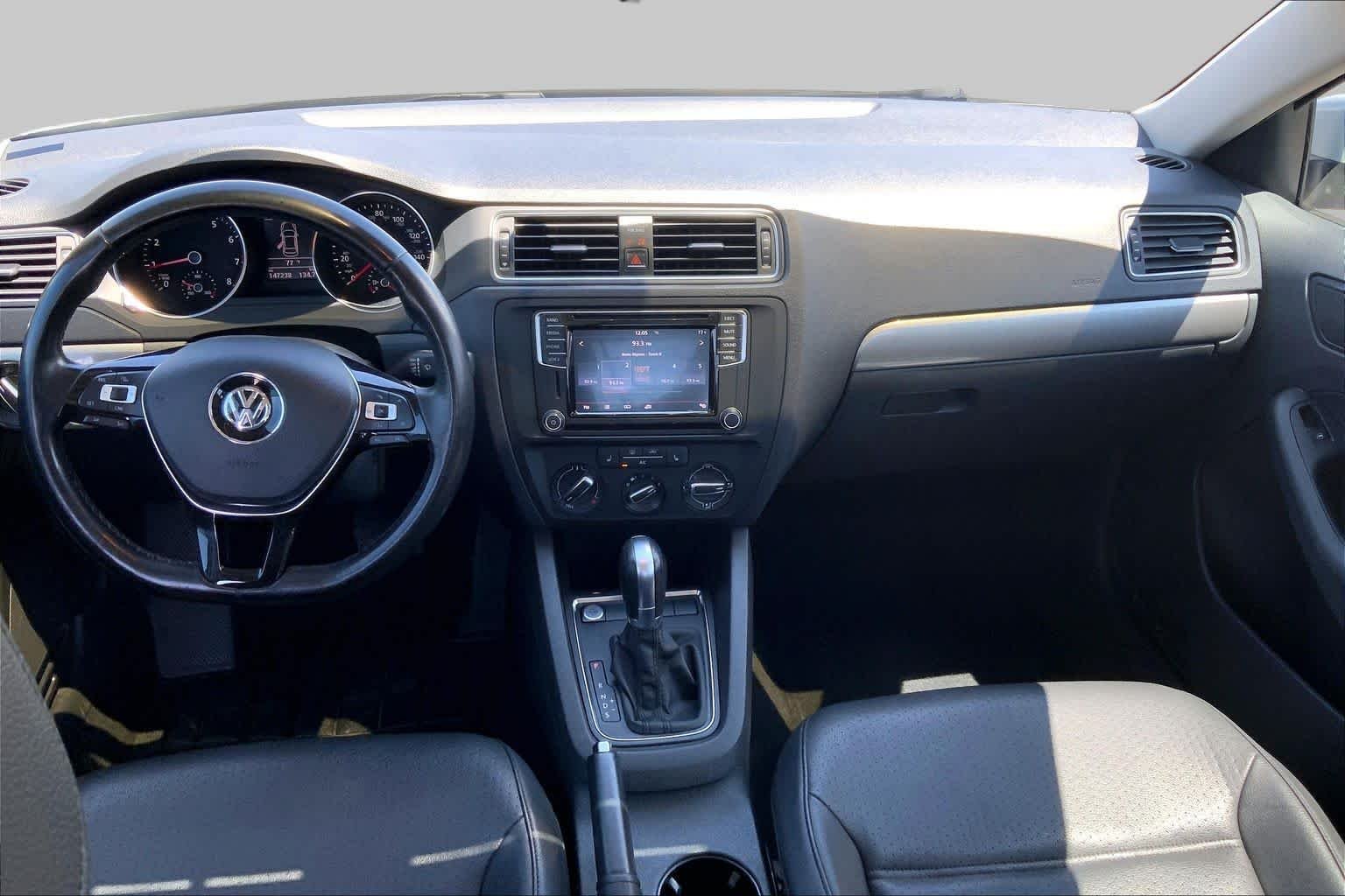 Used 2017  Volkswagen 1.4T SE image 15
