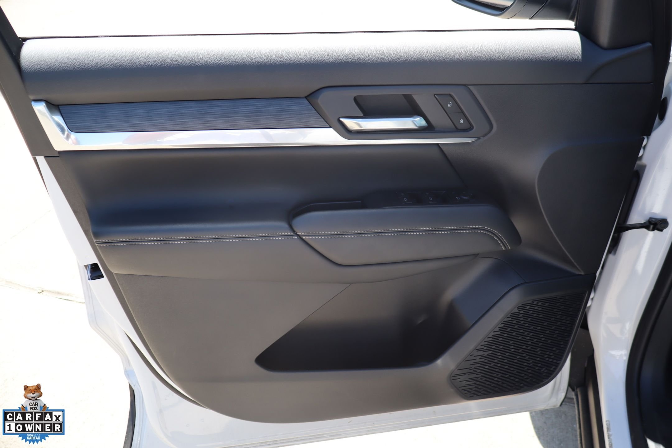 Used 2026 White GMC Elevation image 12