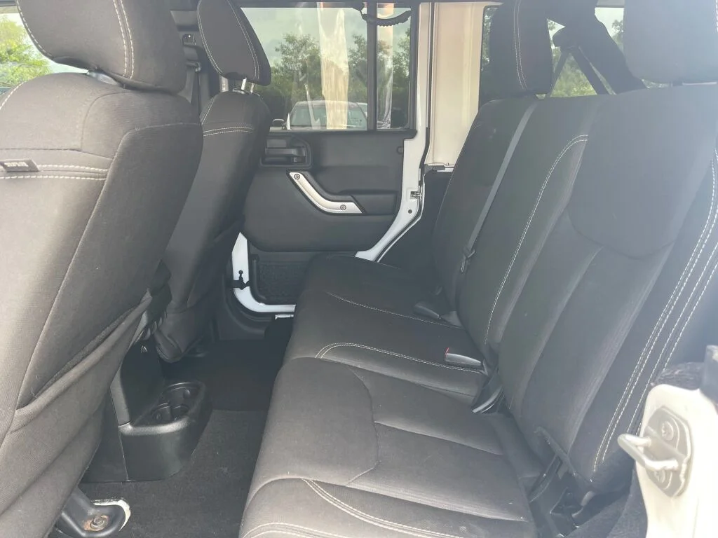 Certified Used 2018 Bright White Jeep Rubicon image 19