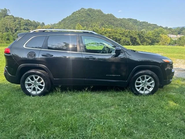 Used 2014 Black Jeep Latitude image 9