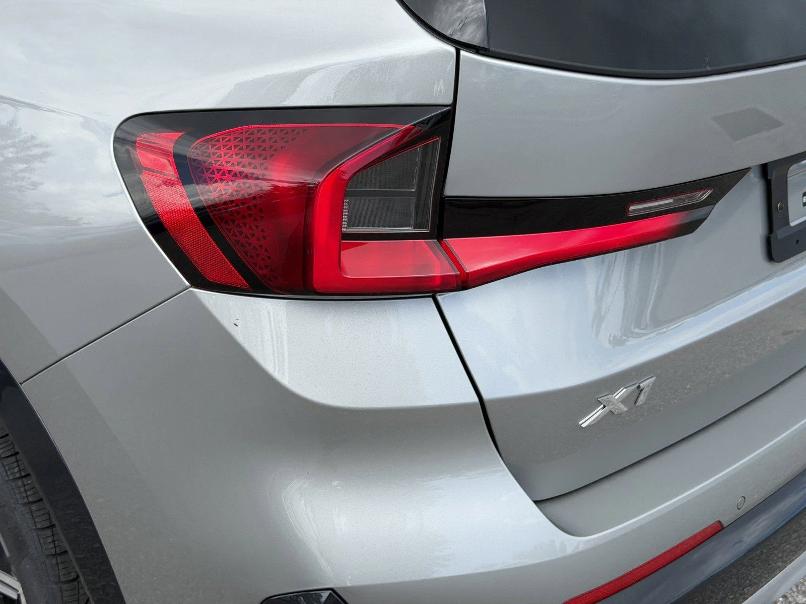 New 2026 Space Silver Metallic BMW xDrive28i image 10